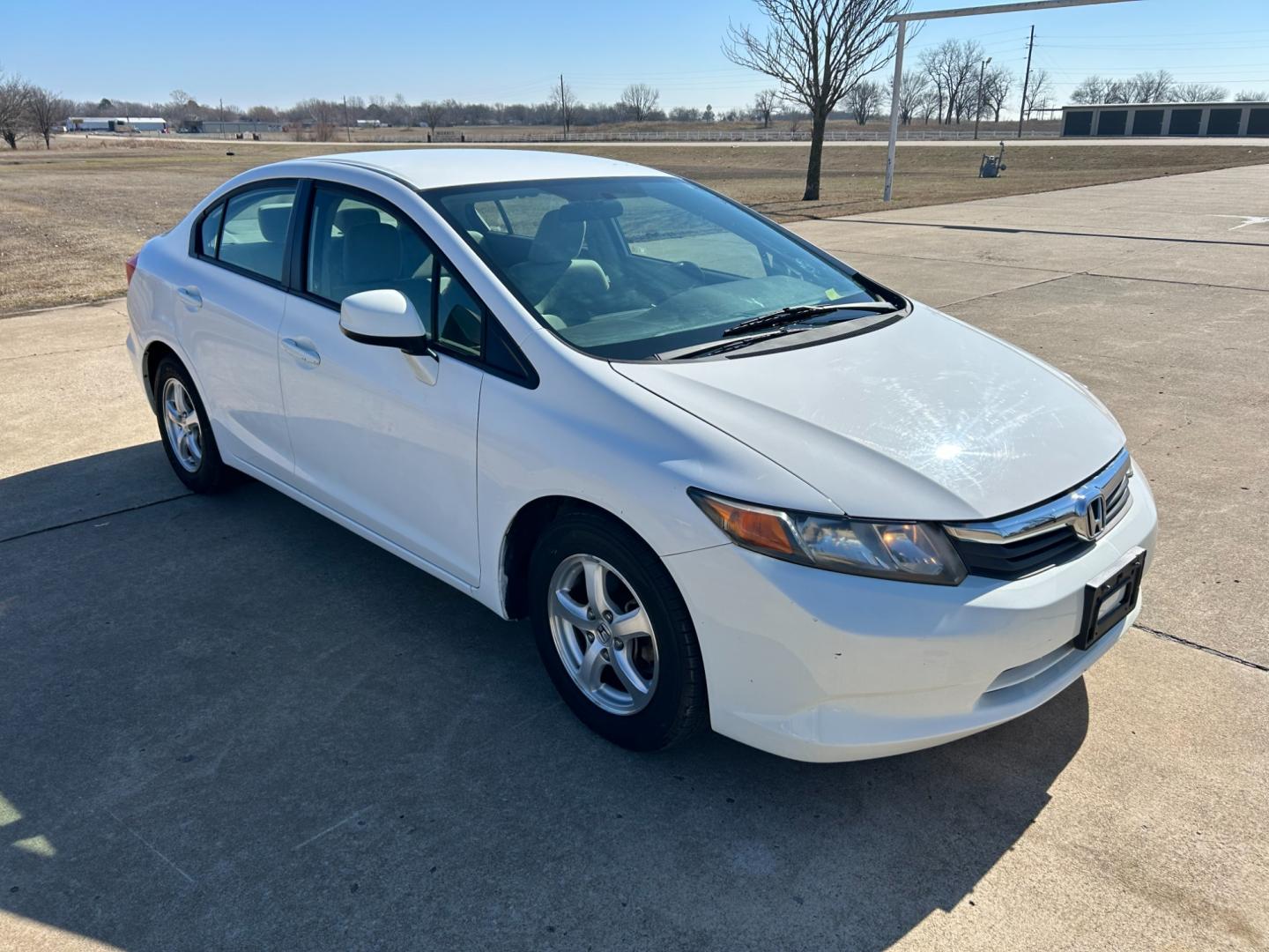 2012 White /Gray Honda Civic CNG Sedan 5-Speed AT (19XFB5F59CE) with an 1.8L L4 SOHC 16V CNG engine, 5-Speed Automatic transmission, located at 17760 Hwy 62, Morris, OK, 74445, (918) 733-4887, 35.609104, -95.877060 - Photo#2